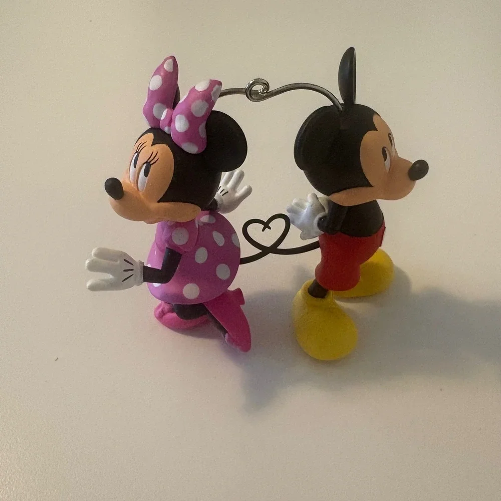 Hallmark 2024 Disney Mickey Minnie Mouse Valentine Heart Hanging‎ Ornament